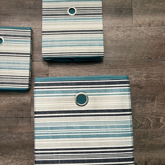 Storage bins - Picture 4 of 5